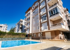 شقة 2 + 1 تطل على الحديقة بمساحة  750 م من البحر في انطاليا