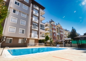 شقة 2 + 1 تطل على الحديقة بمساحة  750 م من البحر في انطاليا