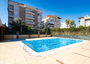 شقة 2 + 1 تطل على الحديقة بمساحة  750 م من البحر في انطاليا