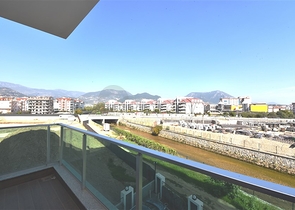 شقة عائلية -تصميم 3 غرف وصالة -مجمع فاخر -في اوبا / الانيا 