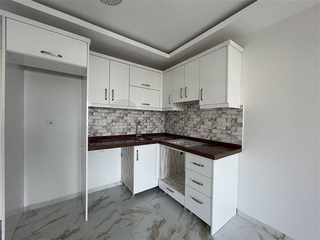 شقة بسعر اقتصادي - غرفة وصالة -في الانيا 