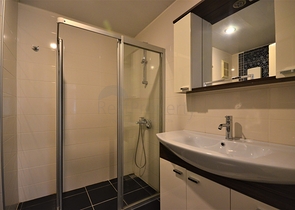 مناسبة للسكن والاستثمار -في موقع مركزي مميز -شقة 1+1 مفروشة -توسمور / الانيا 