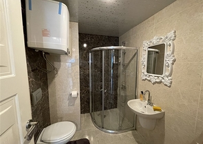 ضمن مجمع سكني -شقة 2 غرفة وصالة مؤثثة - في مهموتلار  / الانيا 