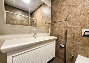 مجمع حديث انيق -شقة 2 غرفة وصالة -مطبخ منفصل -في مهموتلار / الانيا 