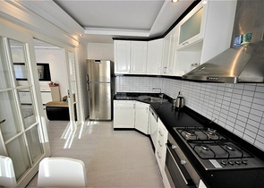 شقة عائلية -تصميم انيق - 3 غرف نوم وصالة -في مهموتلار / الانيا 