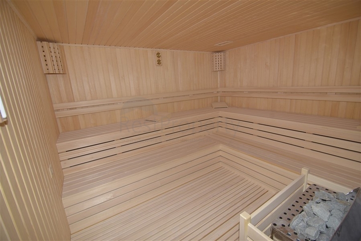 شقة انيقة -من تصميم غرفة وصالة -في مركز الانيا 