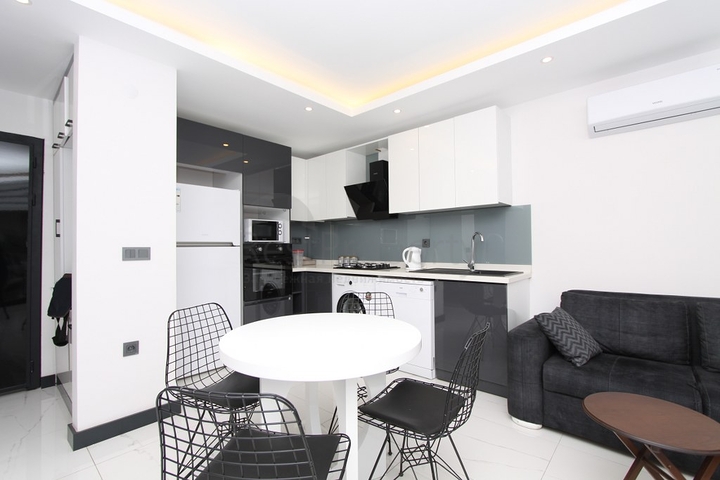 شقة انيقة -من تصميم غرفة وصالة -في مركز الانيا 