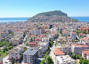 شقة انيقة -من تصميم غرفة وصالة -في مركز الانيا 