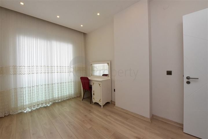 مجمع فاخر -في مركز المدينة -شقة 2 غرفة وصالة -مطبخ منفصل -في مركز الانيا 