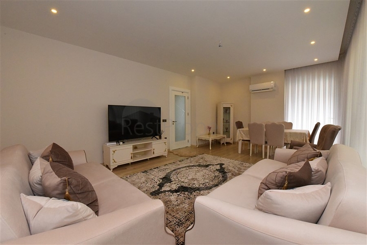 مجمع فاخر -في مركز المدينة -شقة 2 غرفة وصالة -مطبخ منفصل -في مركز الانيا 