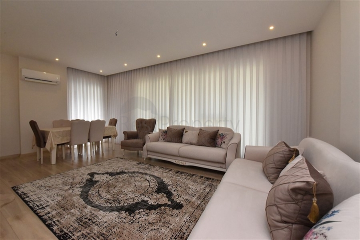 مجمع فاخر -في مركز المدينة -شقة 2 غرفة وصالة -مطبخ منفصل -في مركز الانيا 