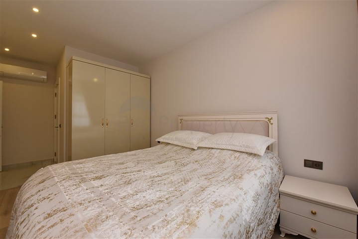 مجمع فاخر -في مركز المدينة -شقة 2 غرفة وصالة -مطبخ منفصل -في مركز الانيا 