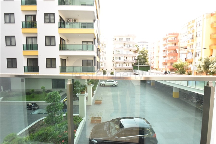 مجمع فاخر -في مركز المدينة -شقة 2 غرفة وصالة -مطبخ منفصل -في مركز الانيا 