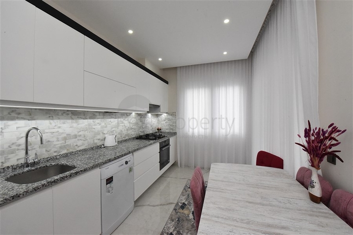 مجمع فاخر -في مركز المدينة -شقة 2 غرفة وصالة -مطبخ منفصل -في مركز الانيا 