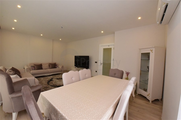 مجمع فاخر -في مركز المدينة -شقة 2 غرفة وصالة -مطبخ منفصل -في مركز الانيا 