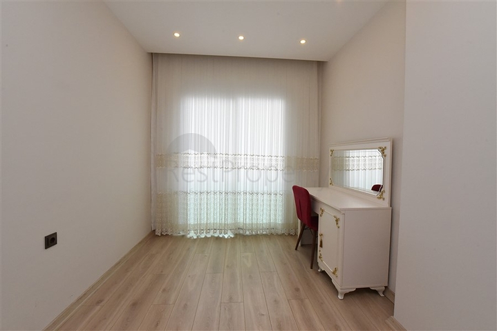 مجمع فاخر -في مركز المدينة -شقة 2 غرفة وصالة -مطبخ منفصل -في مركز الانيا 