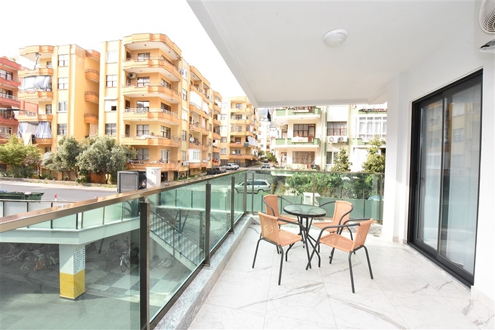 مجمع فاخر -في مركز المدينة -شقة 2 غرفة وصالة -مطبخ منفصل -في مركز الانيا 