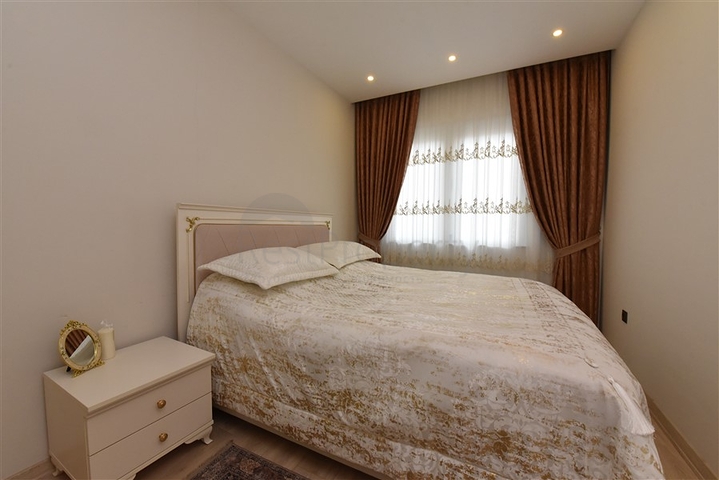 مجمع فاخر -في مركز المدينة -شقة 2 غرفة وصالة -مطبخ منفصل -في مركز الانيا 