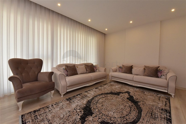 مجمع فاخر -في مركز المدينة -شقة 2 غرفة وصالة -مطبخ منفصل -في مركز الانيا 