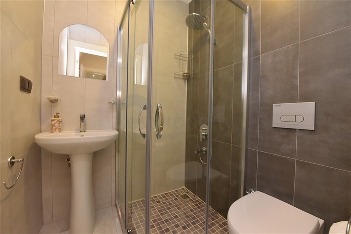 مجمع فاخر -في مركز المدينة -شقة 2 غرفة وصالة -مطبخ منفصل -في مركز الانيا 