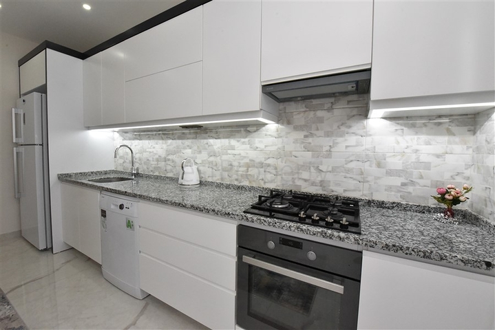 مجمع فاخر -في مركز المدينة -شقة 2 غرفة وصالة -مطبخ منفصل -في مركز الانيا 