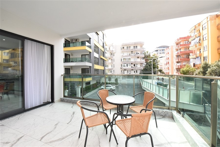 مجمع فاخر -في مركز المدينة -شقة 2 غرفة وصالة -مطبخ منفصل -في مركز الانيا 