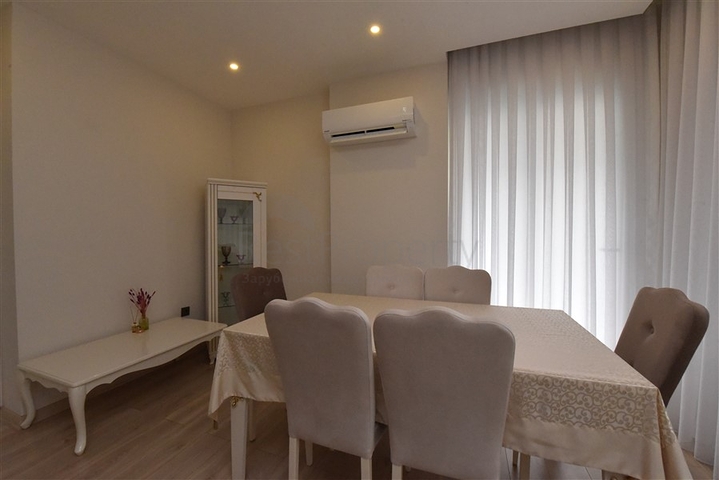 مجمع فاخر -في مركز المدينة -شقة 2 غرفة وصالة -مطبخ منفصل -في مركز الانيا 