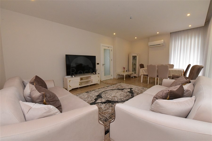 مجمع فاخر -في مركز المدينة -شقة 2 غرفة وصالة -مطبخ منفصل -في مركز الانيا 