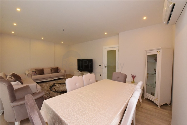 مجمع فاخر -في مركز المدينة -شقة 2 غرفة وصالة -مطبخ منفصل -في مركز الانيا 