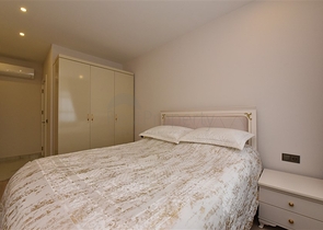 مجمع فاخر -في مركز المدينة -شقة 2 غرفة وصالة -مطبخ منفصل -في مركز الانيا 