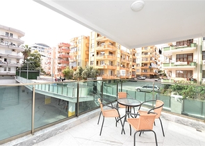 مجمع فاخر -في مركز المدينة -شقة 2 غرفة وصالة -مطبخ منفصل -في مركز الانيا 