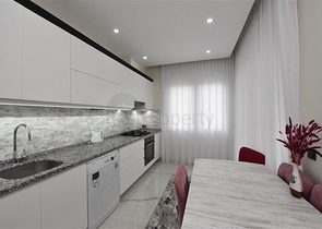 مجمع فاخر -في مركز المدينة -شقة 2 غرفة وصالة -مطبخ منفصل -في مركز الانيا 