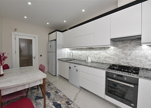 مجمع فاخر -في مركز المدينة -شقة 2 غرفة وصالة -مطبخ منفصل -في مركز الانيا 