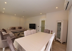 مجمع فاخر -في مركز المدينة -شقة 2 غرفة وصالة -مطبخ منفصل -في مركز الانيا 