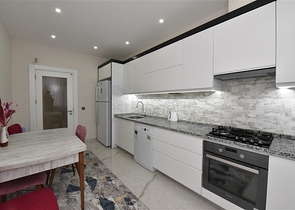 مجمع فاخر -في مركز المدينة -شقة 2 غرفة وصالة -مطبخ منفصل -في مركز الانيا 