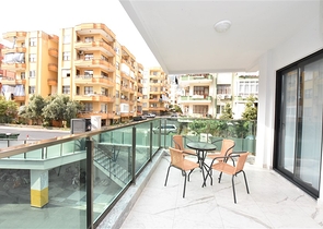 مجمع فاخر -في مركز المدينة -شقة 2 غرفة وصالة -مطبخ منفصل -في مركز الانيا 