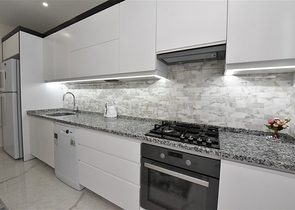 مجمع فاخر -في مركز المدينة -شقة 2 غرفة وصالة -مطبخ منفصل -في مركز الانيا 