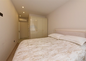 مجمع فاخر -في مركز المدينة -شقة 2 غرفة وصالة -مطبخ منفصل -في مركز الانيا 