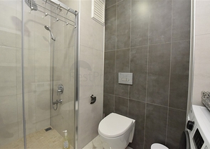 مجمع فاخر -في مركز المدينة -شقة 2 غرفة وصالة -مطبخ منفصل -في مركز الانيا 