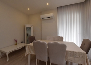 مجمع فاخر -في مركز المدينة -شقة 2 غرفة وصالة -مطبخ منفصل -في مركز الانيا 