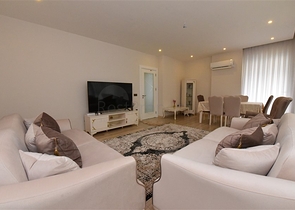 مجمع فاخر -في مركز المدينة -شقة 2 غرفة وصالة -مطبخ منفصل -في مركز الانيا 