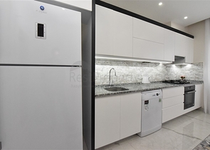 مجمع فاخر -في مركز المدينة -شقة 2 غرفة وصالة -مطبخ منفصل -في مركز الانيا 