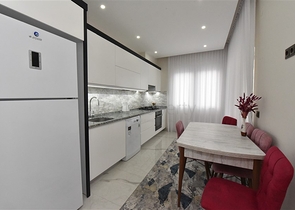 مجمع فاخر -في مركز المدينة -شقة 2 غرفة وصالة -مطبخ منفصل -في مركز الانيا 