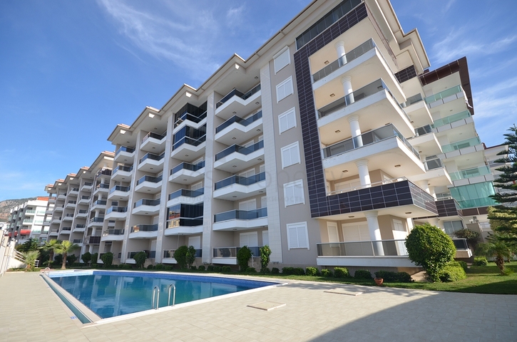 اطلالة بحر - شقة غرفة وصالة -ضمن مجمع فاخر -في كاستل / الانيا 