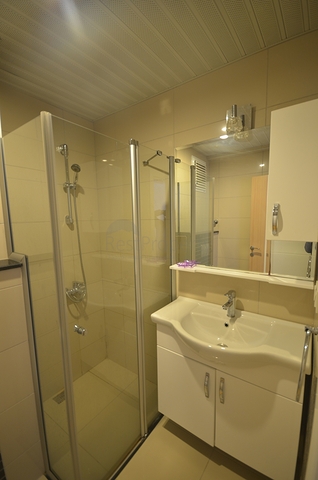 اطلالة بحر - شقة غرفة وصالة -ضمن مجمع فاخر -في كاستل / الانيا 