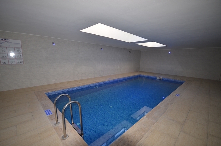 اطلالة بحر - شقة غرفة وصالة -ضمن مجمع فاخر -في كاستل / الانيا 