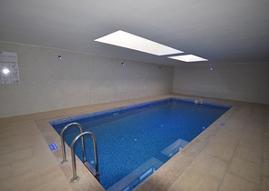 اطلالة بحر - شقة غرفة وصالة -ضمن مجمع فاخر -في كاستل / الانيا 