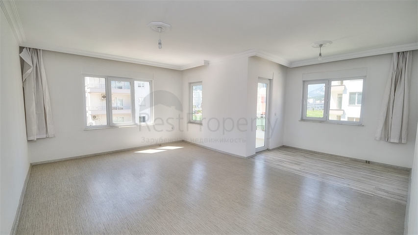 شقة ثانوية 2 + 1 في ليمان 750 م على البحر