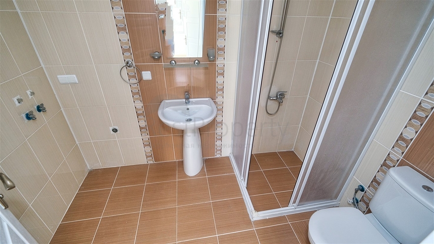 شقة ثانوية 2 + 1 في ليمان 750 م على البحر