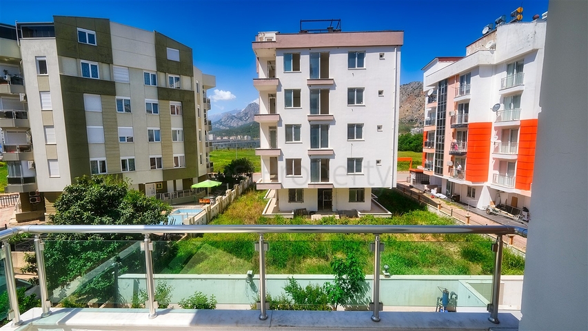 شقة ثانوية 2 + 1 في ليمان 750 م على البحر